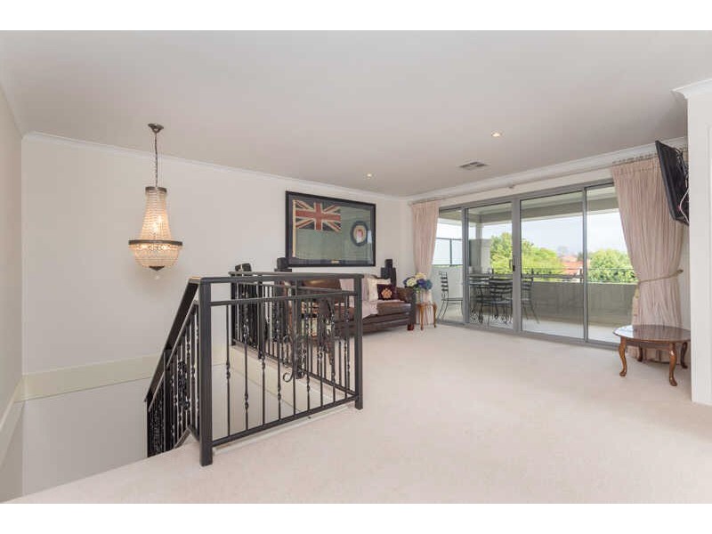 15 Gladstone Road, Rivervale WA 6103