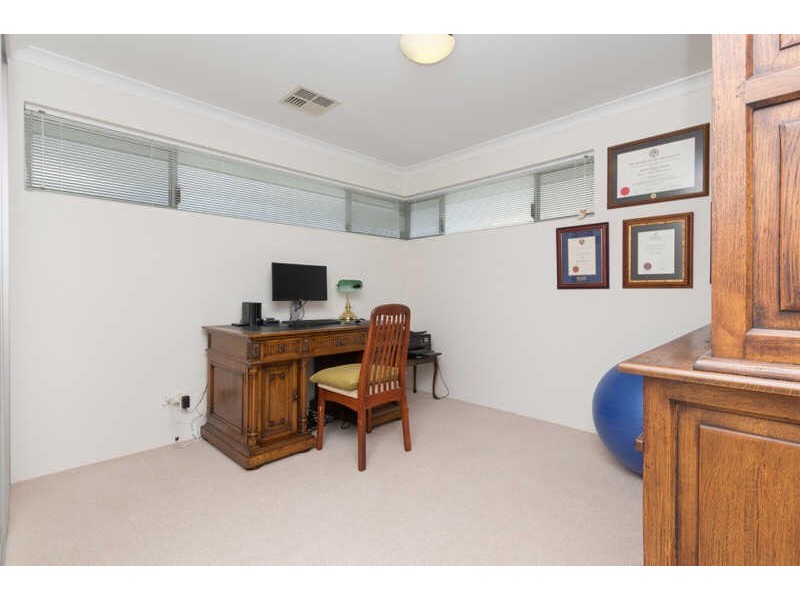 15 Gladstone Road, Rivervale WA 6103