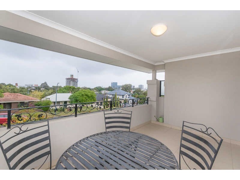 15 Gladstone Road, Rivervale WA 6103