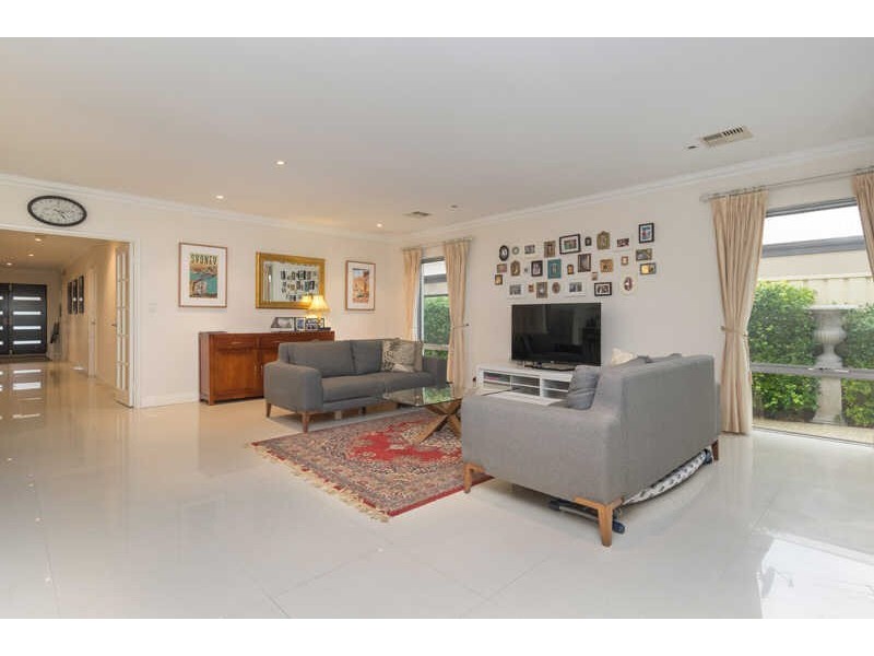 15 Gladstone Road, Rivervale WA 6103