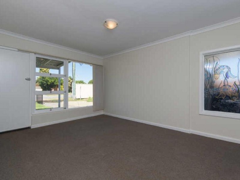 8 Maria Street, Dudley Park WA 6210