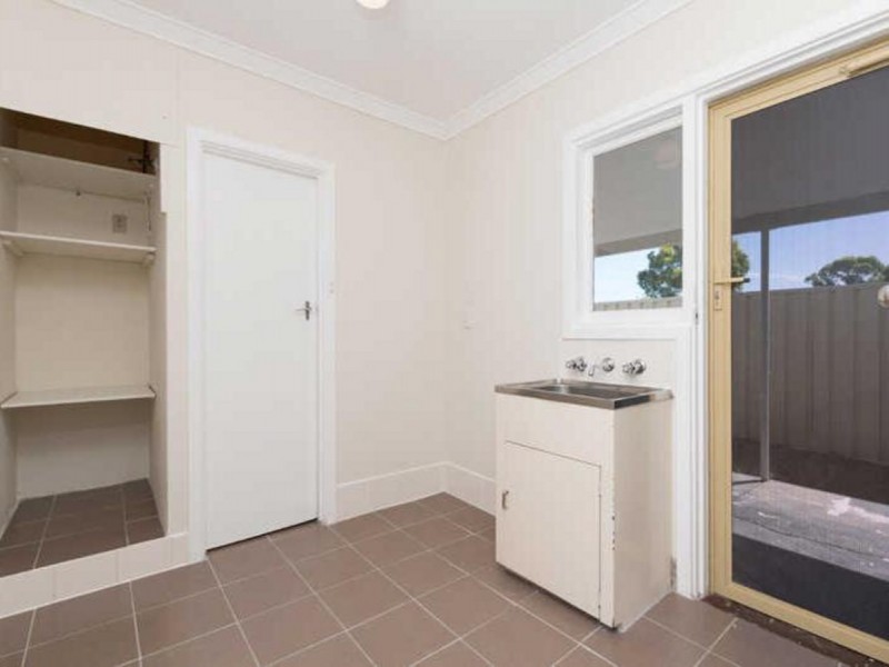 8 Maria Street, Dudley Park WA 6210