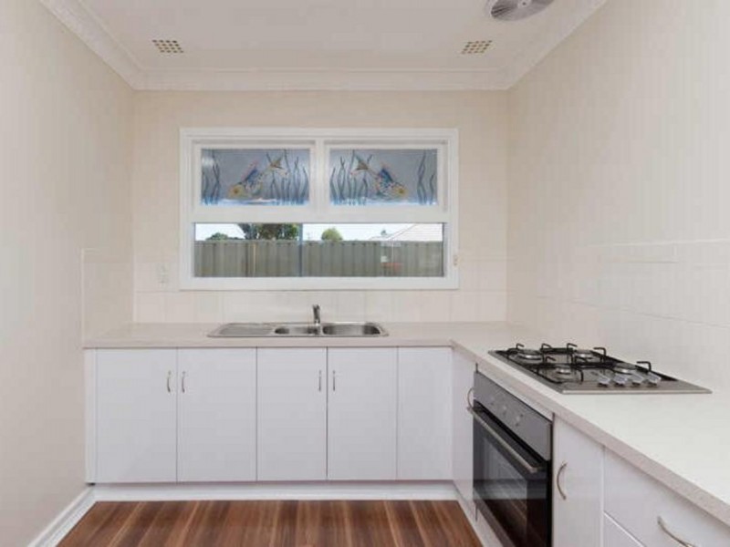 8 Maria Street, Dudley Park WA 6210