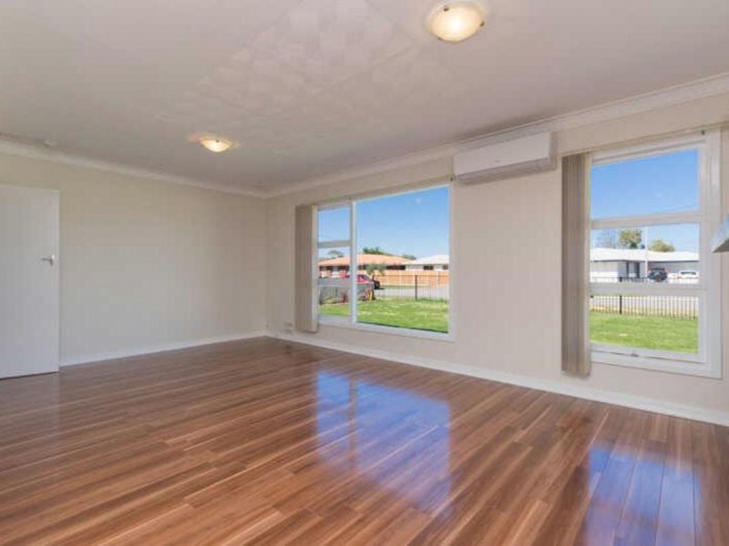 8 Maria Street, Dudley Park WA 6210