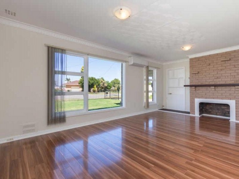 8 Maria Street, Dudley Park WA 6210