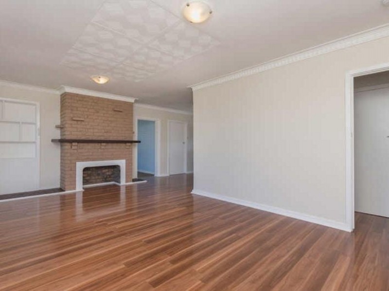 8 Maria Street, Dudley Park WA 6210