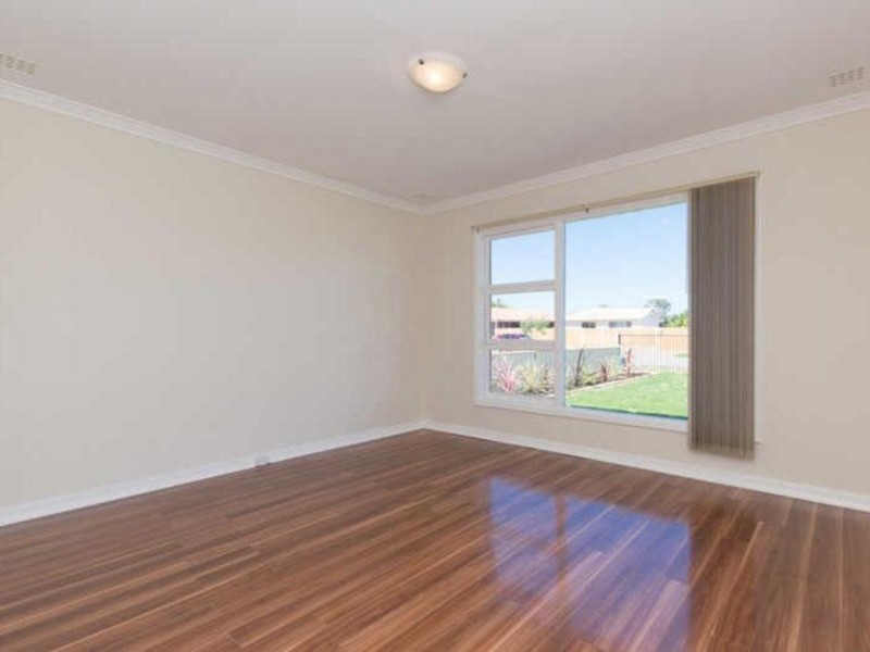 8 Maria Street, Dudley Park WA 6210