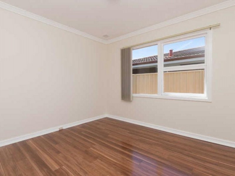 8 Maria Street, Dudley Park WA 6210