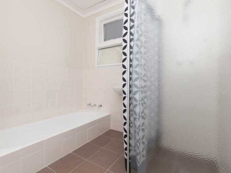 8 Maria Street, Dudley Park WA 6210