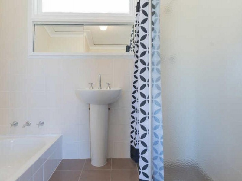 8 Maria Street, Dudley Park WA 6210