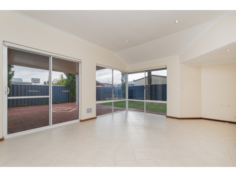 7 Ohio Place, Marangaroo WA 6064