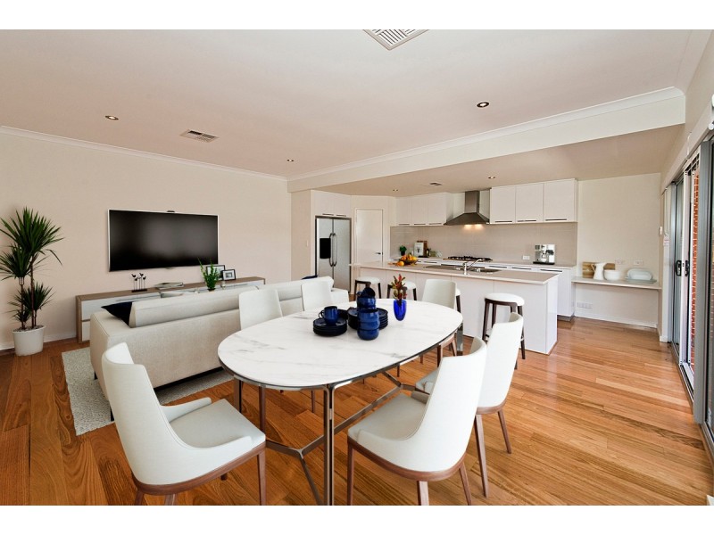 8B Asteroid Way, Carlisle WA 6101