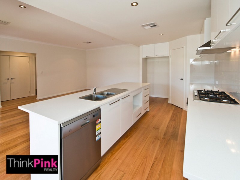 8B Asteroid Way, Carlisle WA 6101