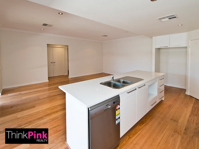 8B Asteroid Way, Carlisle WA 6101