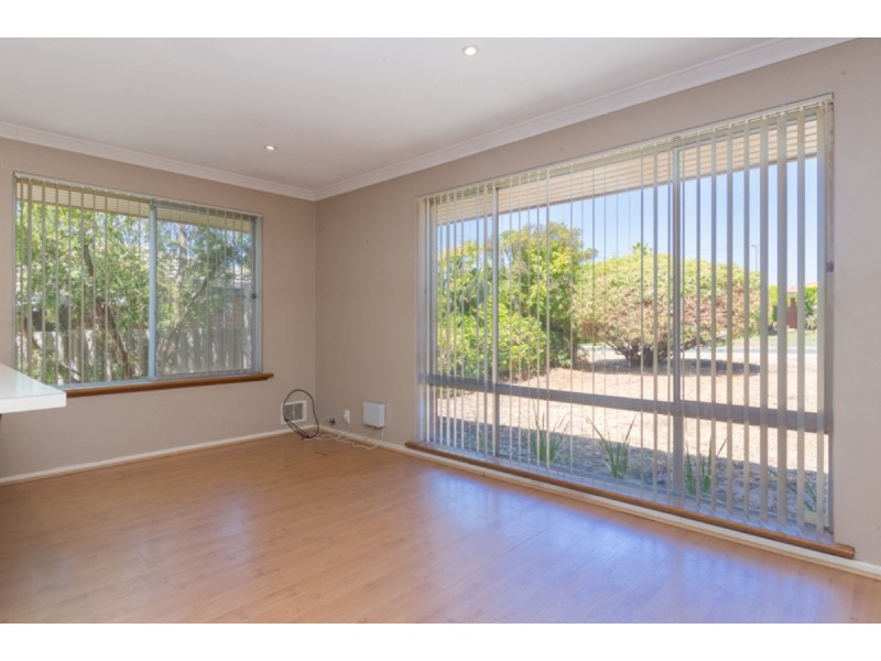 42 Galaxy Way, Carlisle WA 6101