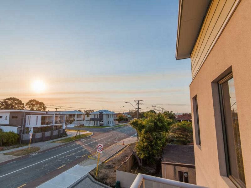 8/203 Belmont Avenue, Cloverdale WA 6105
