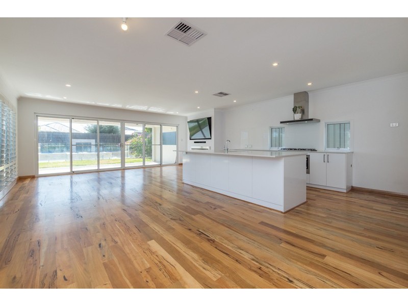 11 Gladstone Road, Rivervale WA 6103