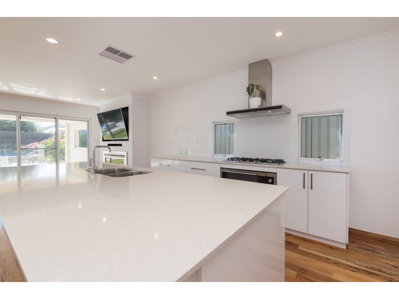 11 Gladstone Road, Rivervale WA 6103