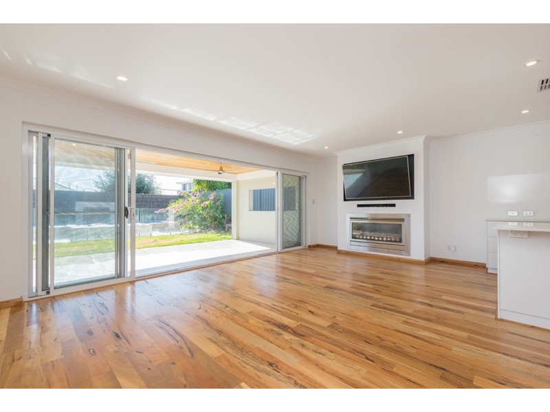 11 Gladstone Road, Rivervale WA 6103