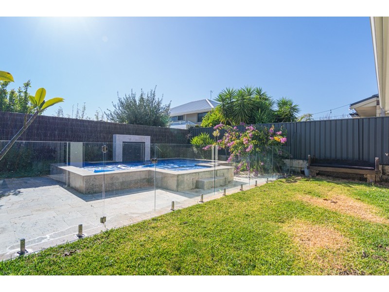 11 Gladstone Road, Rivervale WA 6103