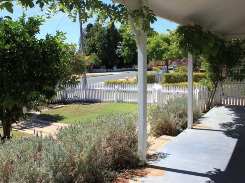 27A Raleigh Street, Carlisle WA 6101