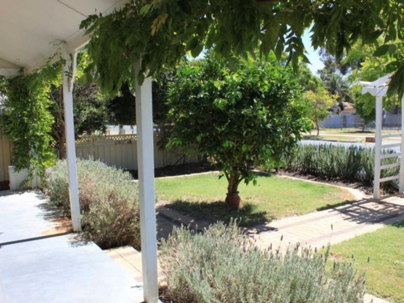 27A Raleigh Street, Carlisle WA 6101