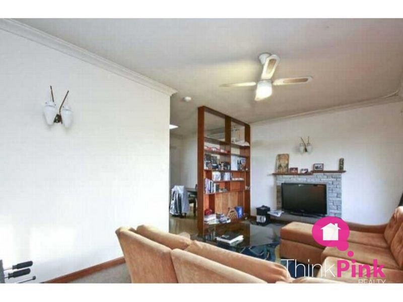 18 Thomas Street, Queens Park WA 6107