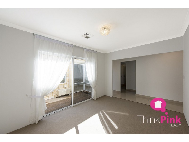 28 Sweetgum Way, Piara Waters WA 6112