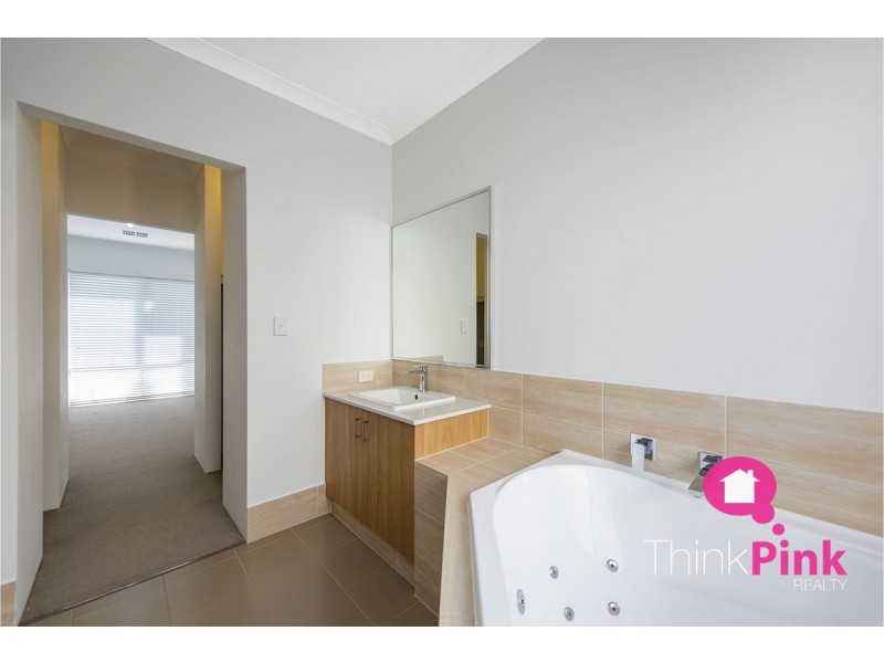 28 Sweetgum Way, Piara Waters WA 6112