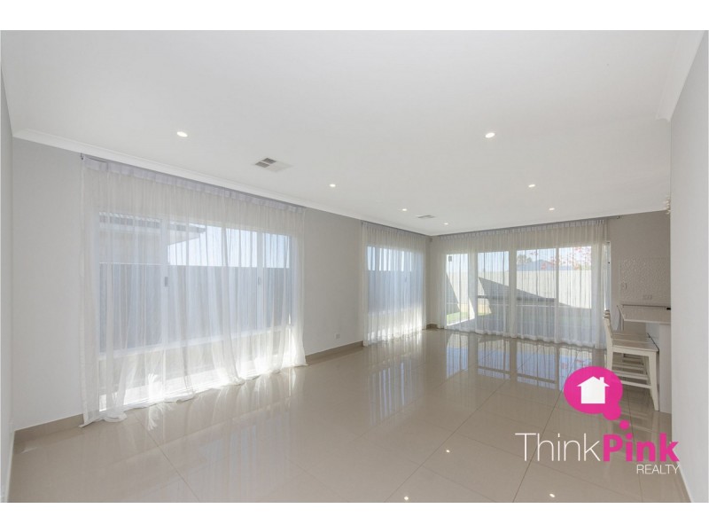 28 Sweetgum Way, Piara Waters WA 6112