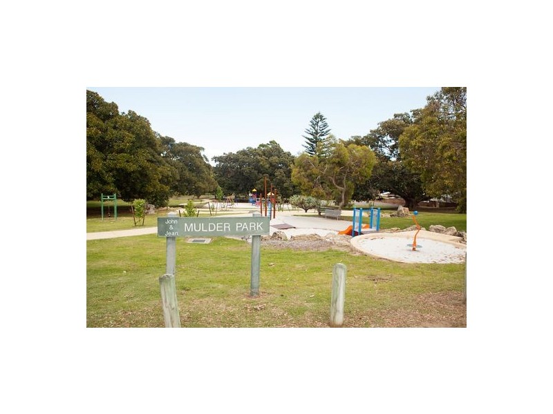 10 Lakeway, Claremont WA 6010