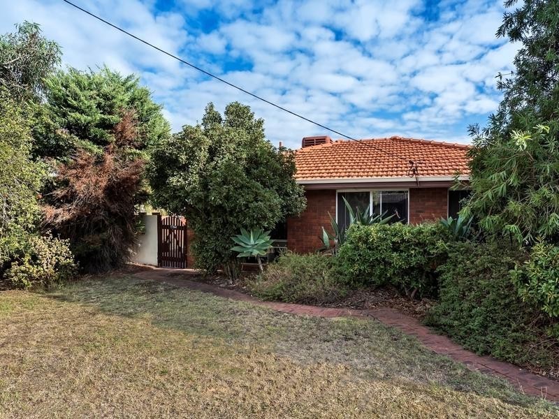 72 Allamanda Way, Forrestfield WA 6058