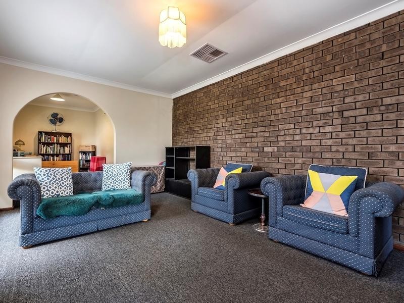 72 Allamanda Way, Forrestfield WA 6058