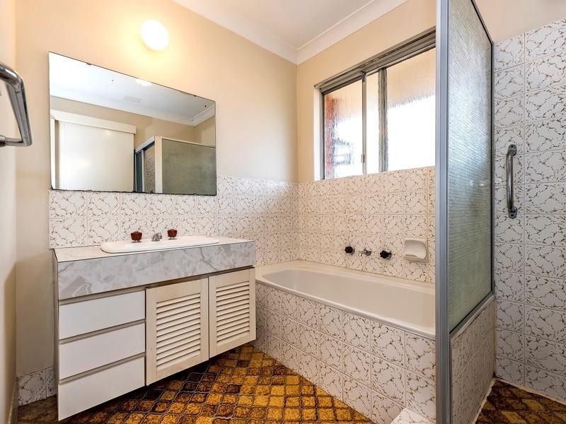 72 Allamanda Way, Forrestfield WA 6058