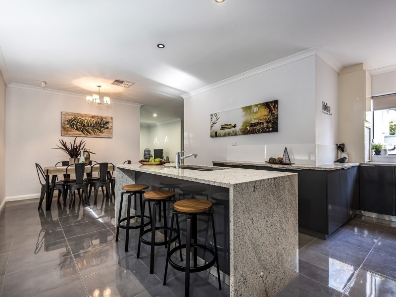 21 River Bank Boulevard, South Guildford WA 6055