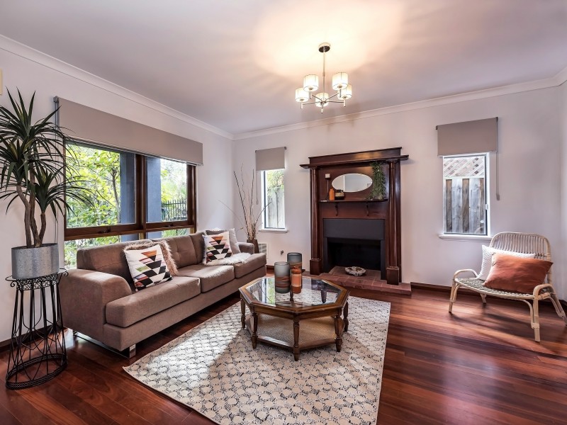 21 River Bank Boulevard, South Guildford WA 6055