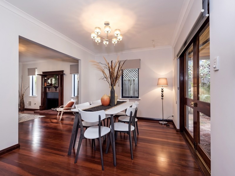 21 River Bank Boulevard, South Guildford WA 6055