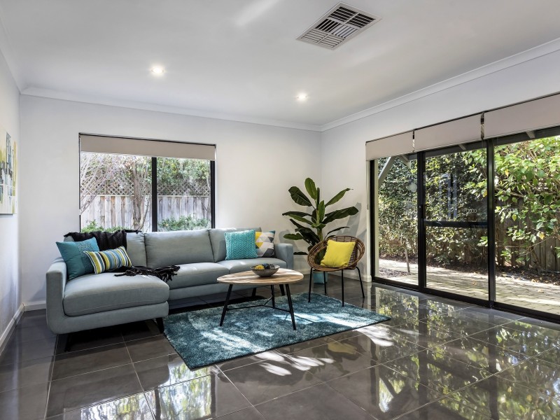 21 River Bank Boulevard, South Guildford WA 6055