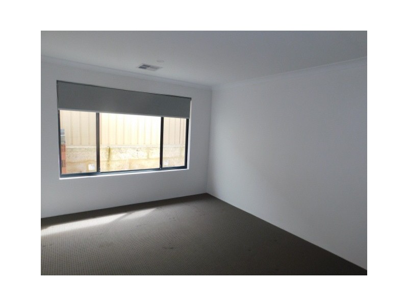 4 SUNRIDGE CLOSE, Caversham WA 6055