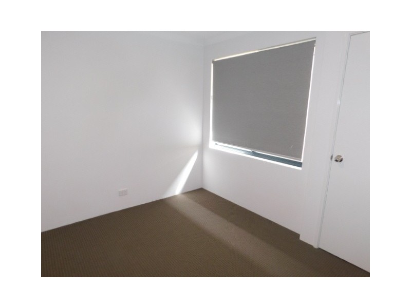 4 SUNRIDGE CLOSE, Caversham WA 6055