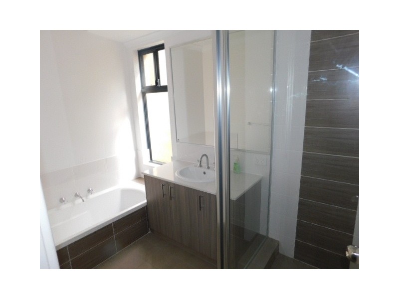 4 SUNRIDGE CLOSE, Caversham WA 6055