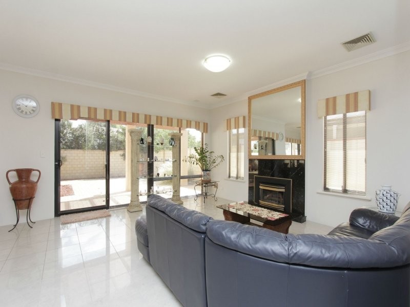 7 Houghton Close, South Guildford WA 6055