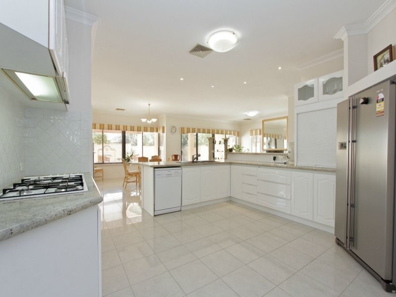 7 Houghton Close, South Guildford WA 6055