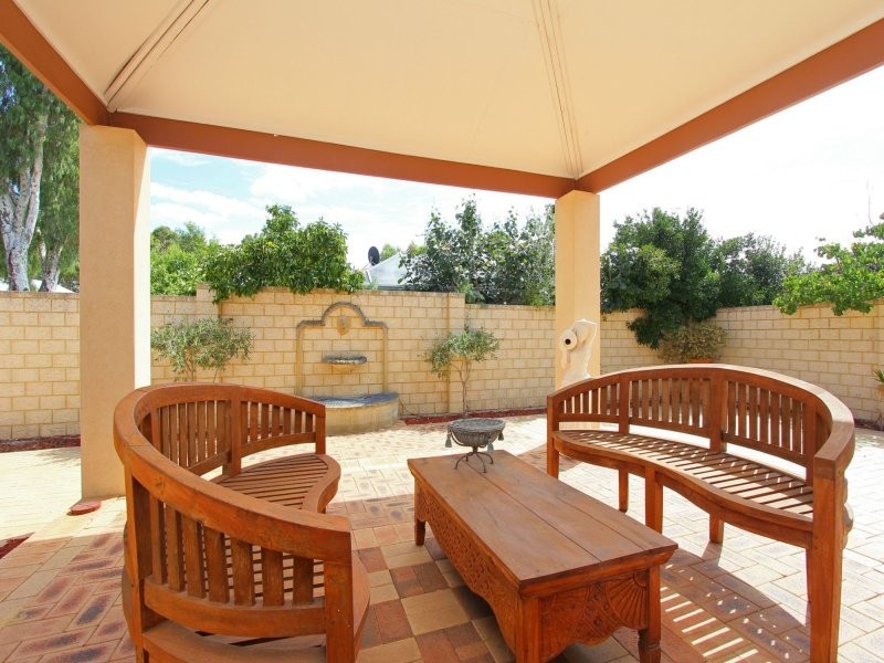 7 Houghton Close, South Guildford WA 6055