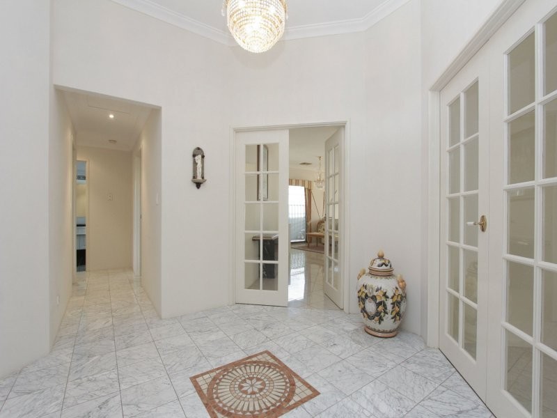 7 Houghton Close, South Guildford WA 6055