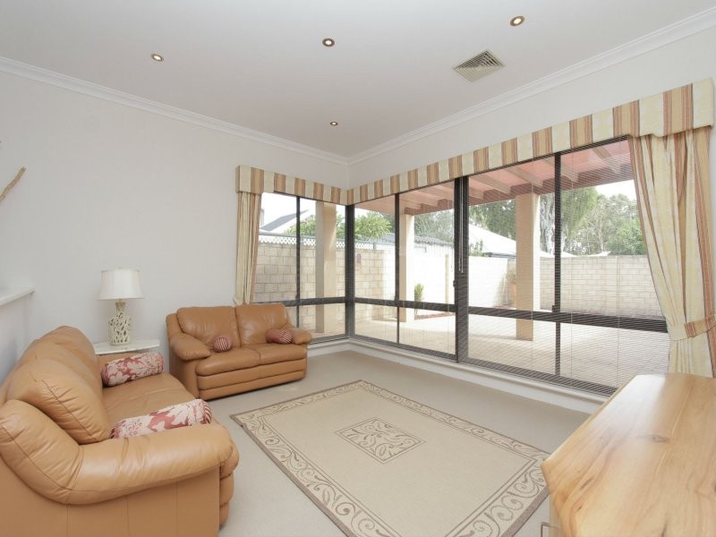 7 Houghton Close, South Guildford WA 6055