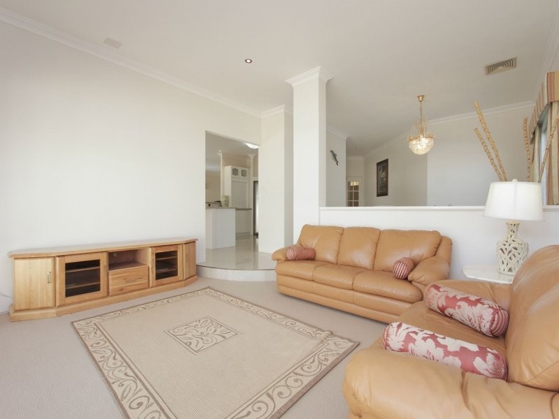 7 Houghton Close, South Guildford WA 6055