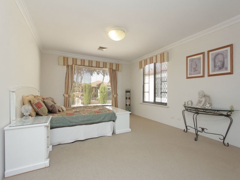 7 Houghton Close, South Guildford WA 6055