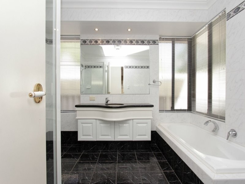 7 Houghton Close, South Guildford WA 6055