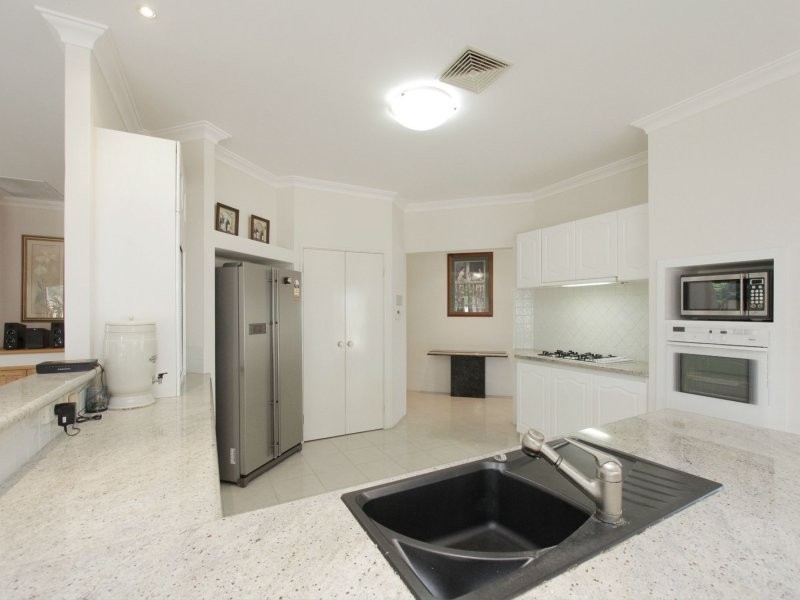 7 Houghton Close, South Guildford WA 6055